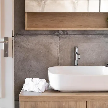 Nima 2, Modern-style In The Heart Of Rethimno! * 罗希姆诺